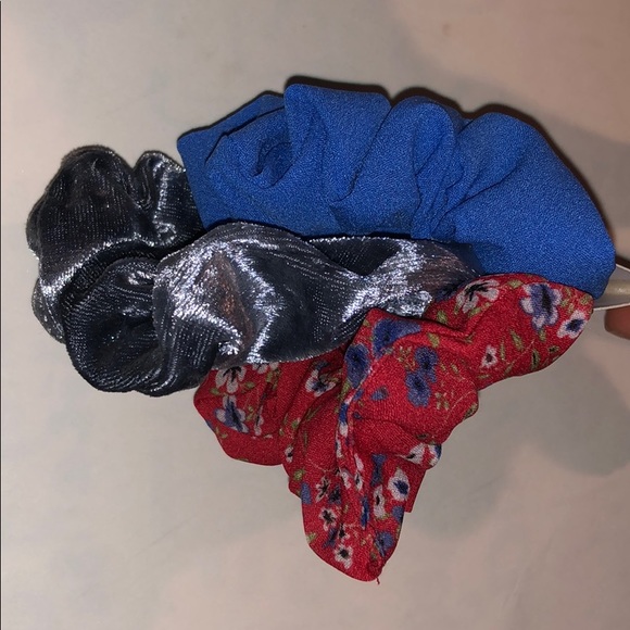 Scrunchie - Picture 2 of 3